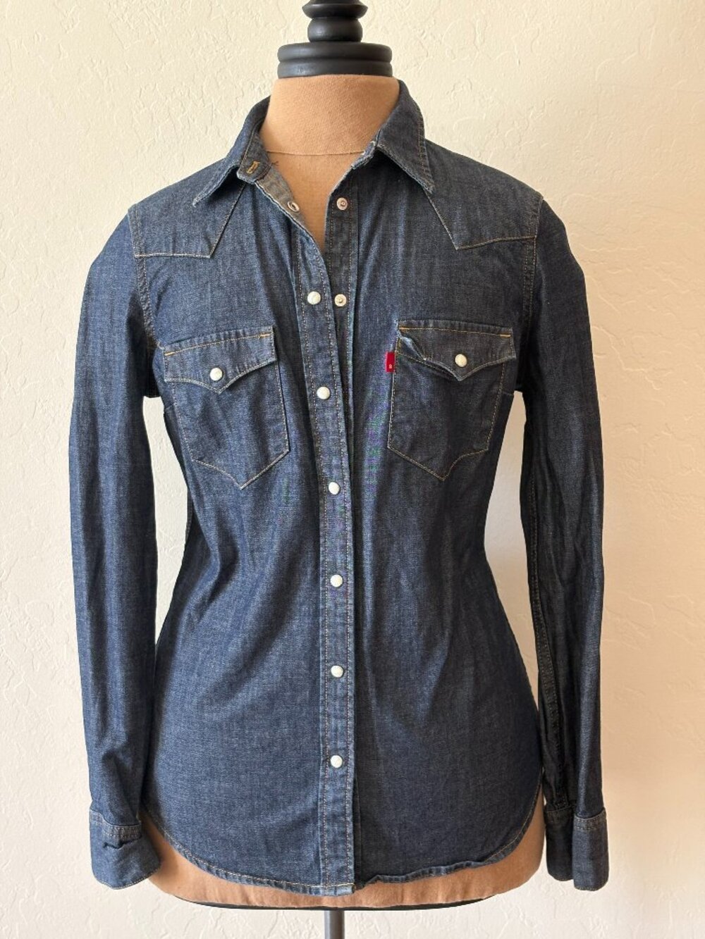 Levi Strauss Button Up Tailored Fit Top. Size S. Denim.
